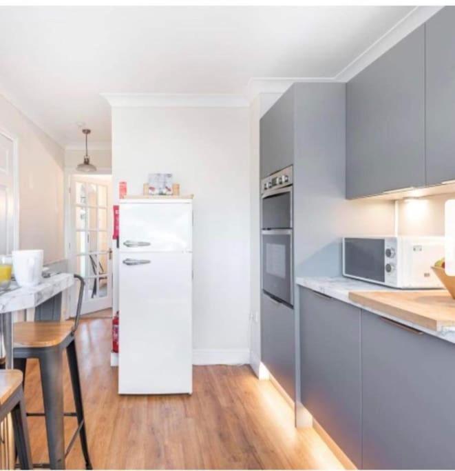 Beautiful Large Property, Sleeps 9 Walking Distance To The Sea , Beaches And Restaurants Fantastic Interior Lyme Regis Exteriör bild