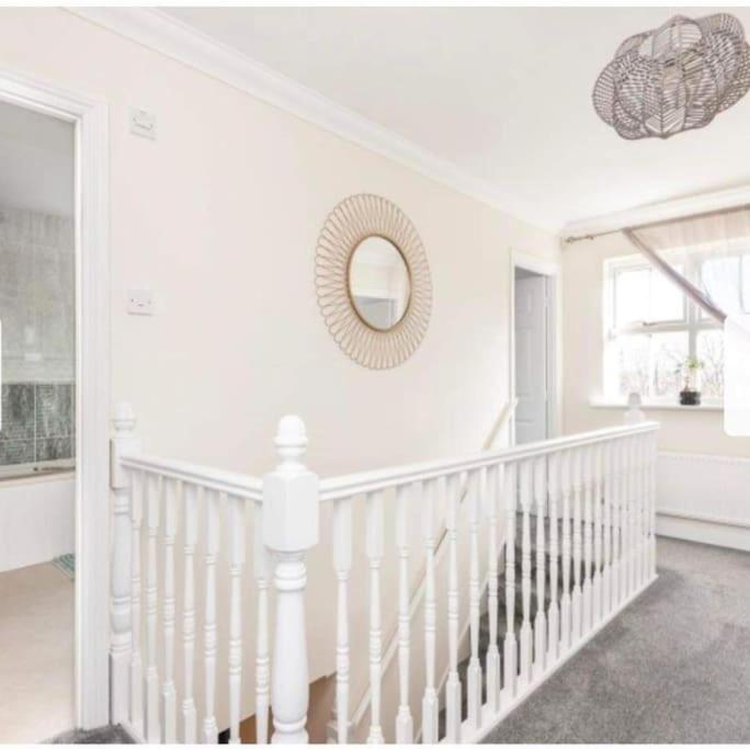 Beautiful Large Property, Sleeps 9 Walking Distance To The Sea , Beaches And Restaurants Fantastic Interior Lyme Regis Exteriör bild